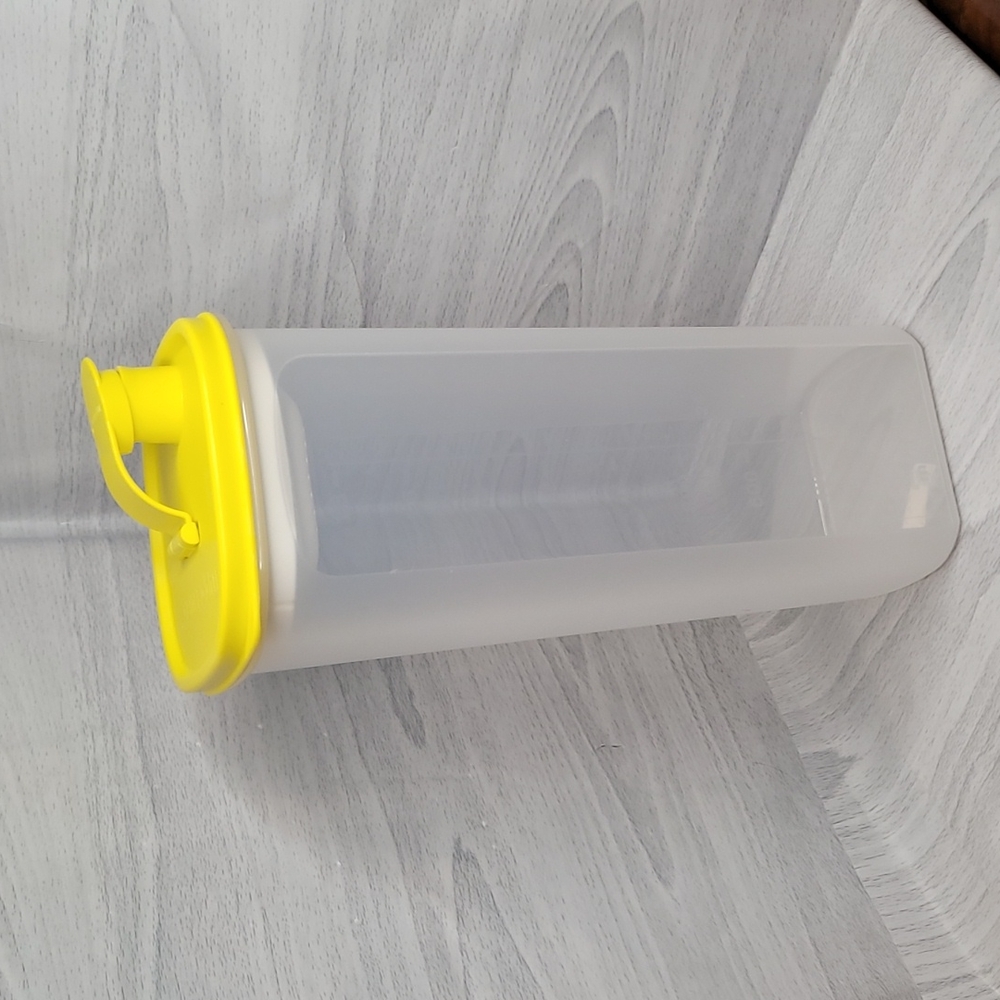 Tupperware Slim Line 2L Pitcher with Strainor New